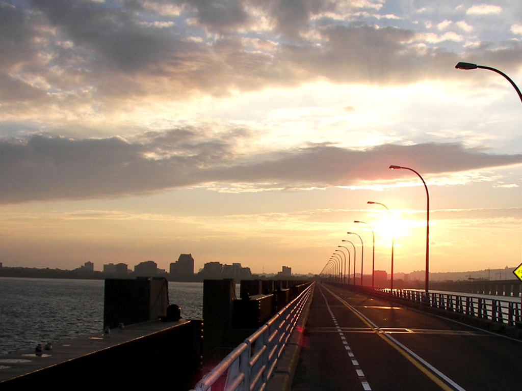 I was late in discovering the bike path, so by the time I return, the sun was already setting.